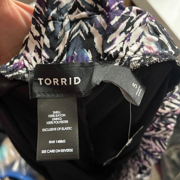 Torrid Womens NWT Challis Chevron Black & White Pockets Paperbag Shorts Size 5X - Picture 3 of 9